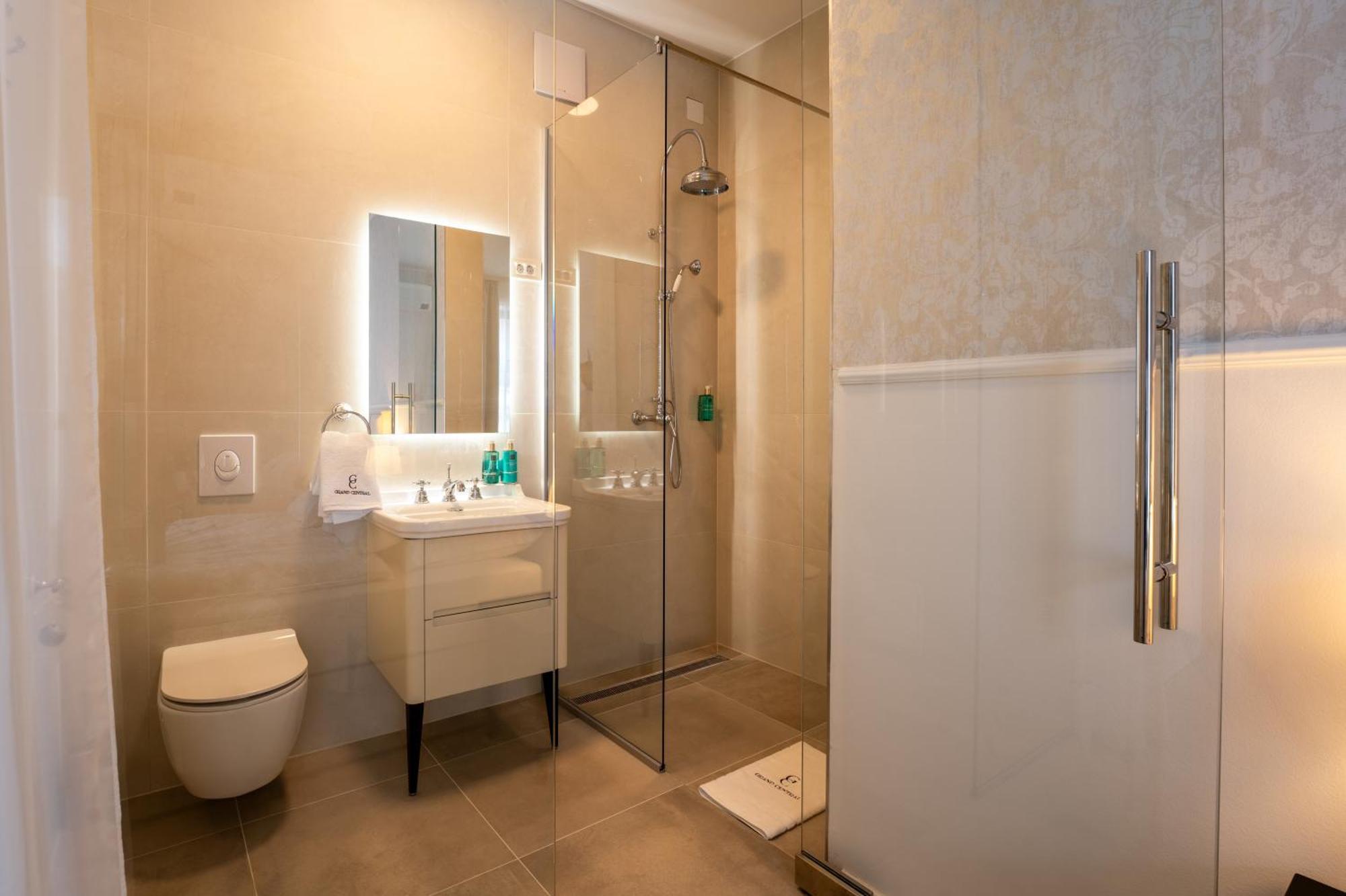 Grand Central Ljutomer Extérieur photo